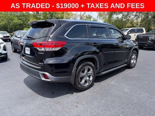 Midnight Black Metallic 2019 Toyota Highlander Hybrid Platinum