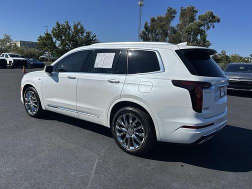 2022 Cadillac XT6 Premium Luxury FWD
