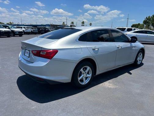 Silver Ice Metallic 2018 Chevrolet Malibu 1LS