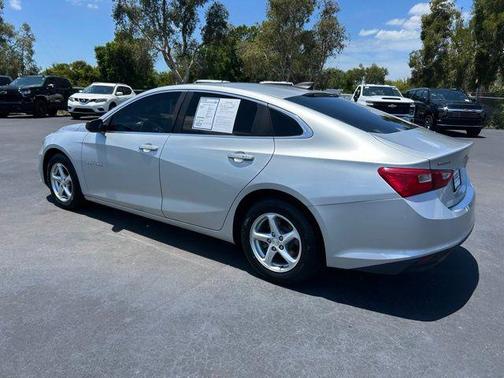 Silver Ice Metallic 2018 Chevrolet Malibu 1LS