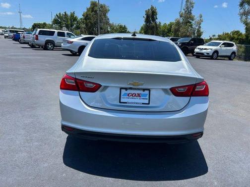 Silver Ice Metallic 2018 Chevrolet Malibu 1LS