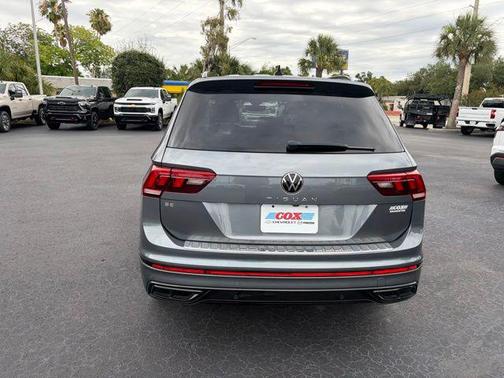 Platinum Gray Metallic 2022 Volkswagen Tiguan 2.0T SE R-Line Black