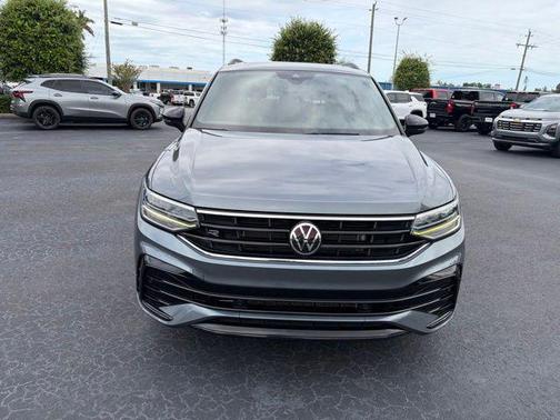 Platinum Gray Metallic 2022 Volkswagen Tiguan 2.0T SE R-Line Black