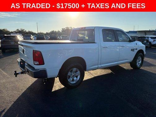 Bright White Clearcoat 2019 RAM 1500 SLT