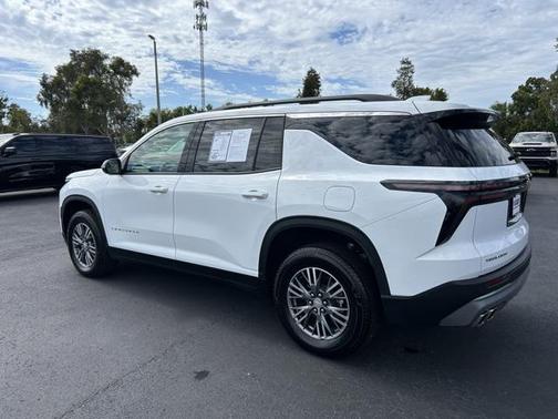 2025 Chevrolet Traverse LT