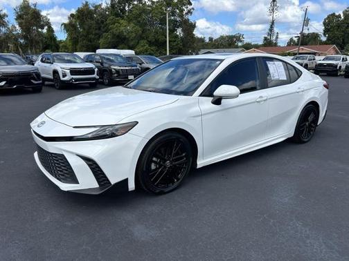 2025 Toyota Camry SE
