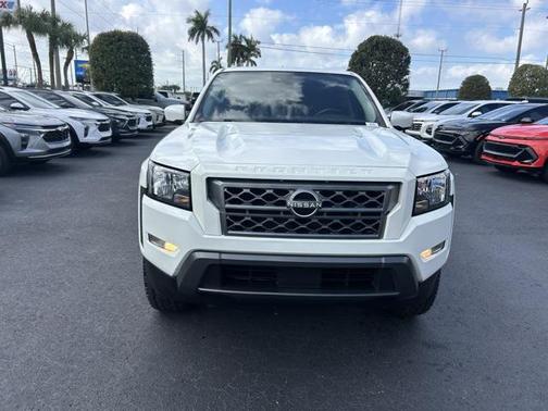 2022 Nissan Frontier SV