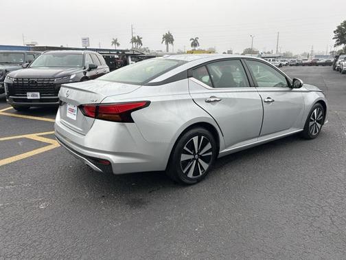 2022 Nissan Altima 2.5 SV
