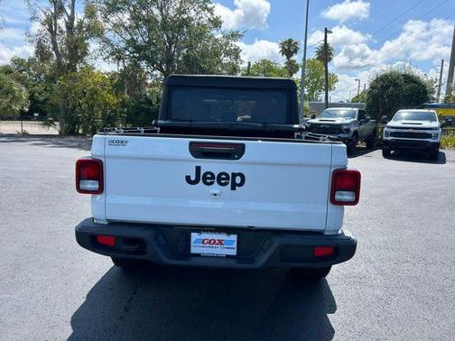 Bright White Clearcoat 2020 Jeep Gladiator Sport S