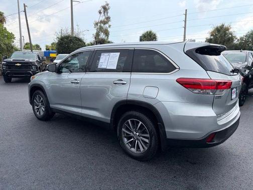 Celestial Silver Metallic 2019 Toyota Highlander XLE