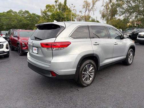 Celestial Silver Metallic 2019 Toyota Highlander XLE