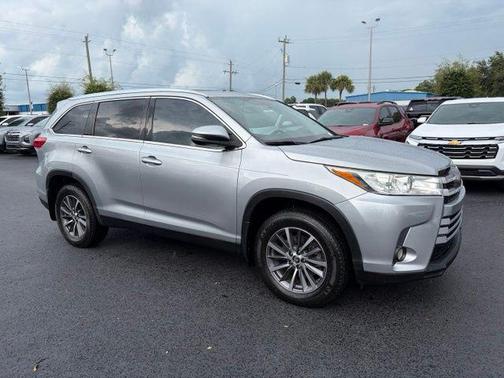 Celestial Silver Metallic 2019 Toyota Highlander XLE