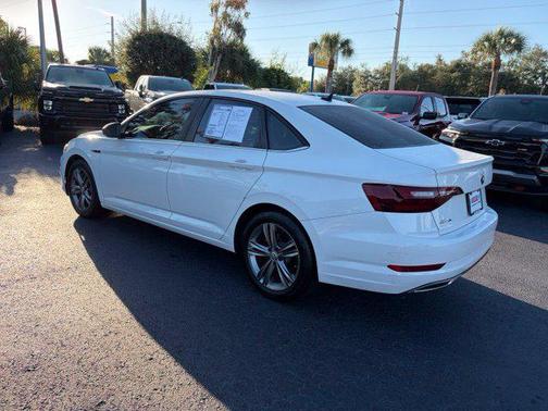 Pure White 2021 Volkswagen Jetta 1.4T R-Line