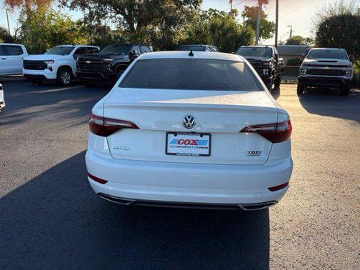 Pure White 2021 Volkswagen Jetta 1.4T R-Line