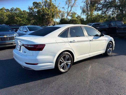 Pure White 2021 Volkswagen Jetta 1.4T R-Line