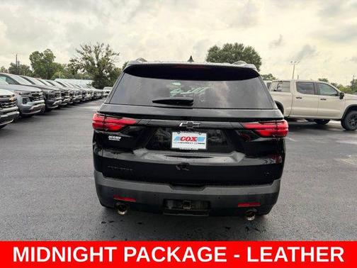 Mosaic Black Metallic 2022 Chevrolet Traverse LT Leather