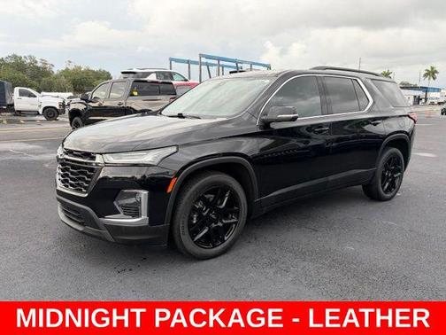 Mosaic Black Metallic 2022 Chevrolet Traverse LT Leather