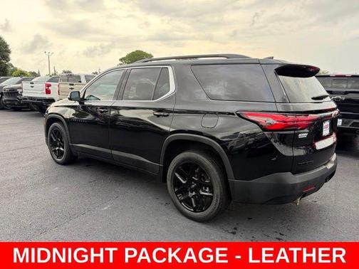 Mosaic Black Metallic 2022 Chevrolet Traverse LT Leather