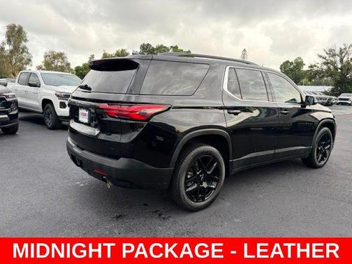 Mosaic Black Metallic 2022 Chevrolet Traverse LT Leather