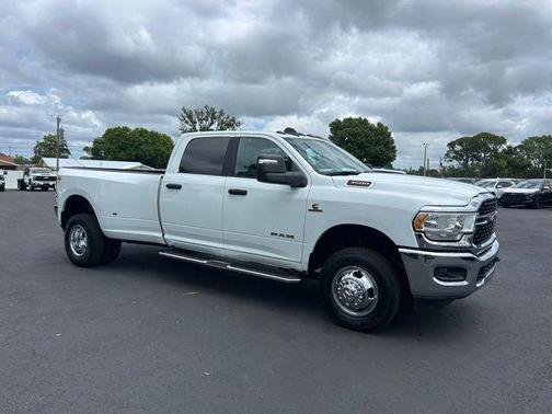 Bright White Clearcoat 2024 RAM 3500 Big Horn Crew Cab 4x4 8' Box