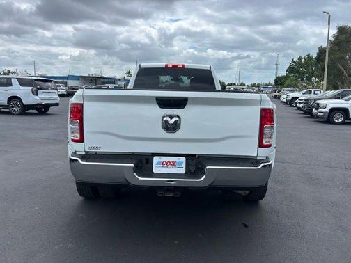 Bright White Clearcoat 2024 RAM 3500 Big Horn Crew Cab 4x4 8' Box