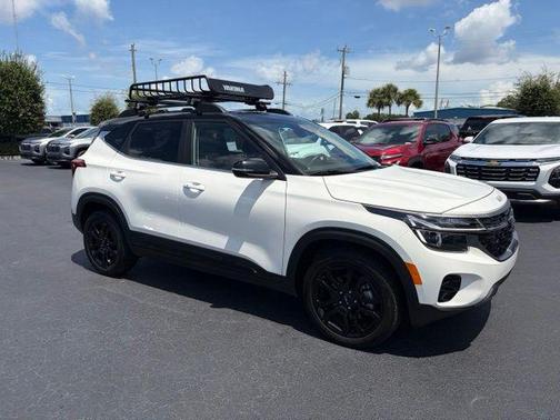 Clear White 2024 Kia Seltos X-Line