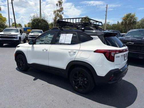 Clear White 2024 Kia Seltos X-Line