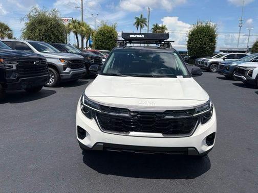 Clear White 2024 Kia Seltos X-Line