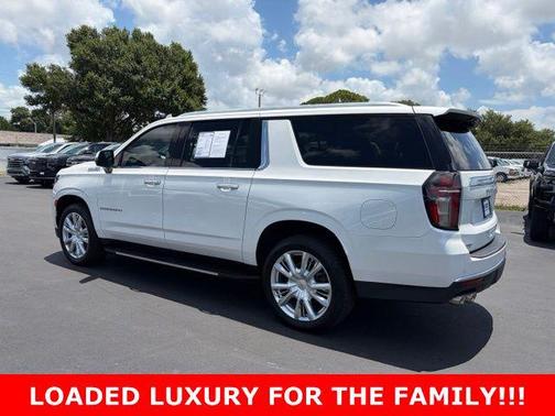 Iridescent Pearl Tricoat 2022 Chevrolet Suburban 4WD High Country