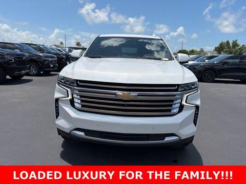 Iridescent Pearl Tricoat 2022 Chevrolet Suburban 4WD High Country