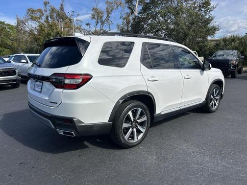 2023 Honda Pilot Touring 8-Passenger