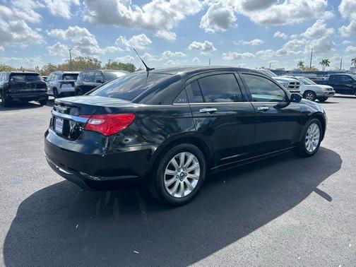 2013 Chrysler 200 Limited