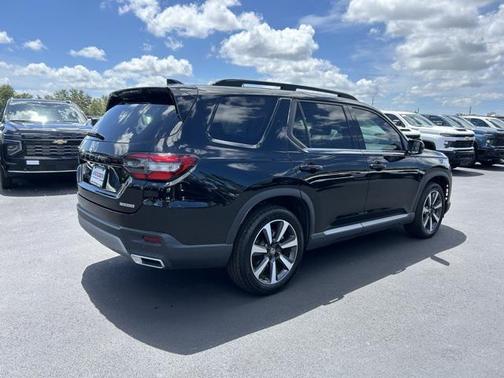 2023 Honda Pilot Touring 8-Passenger