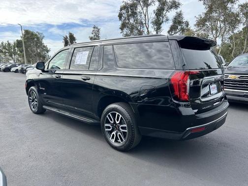2021 GMC Yukon XL 4WD AT4