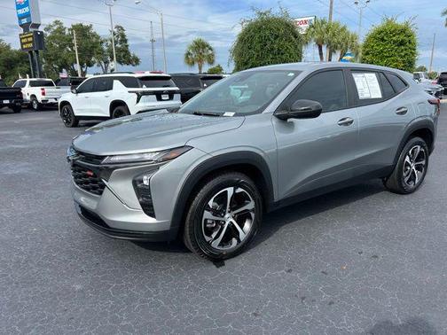 Sterling Gray Metallic 2024 Chevrolet Trax FWD 1RS
