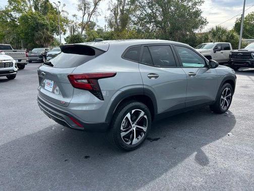 Sterling Gray Metallic 2024 Chevrolet Trax FWD 1RS