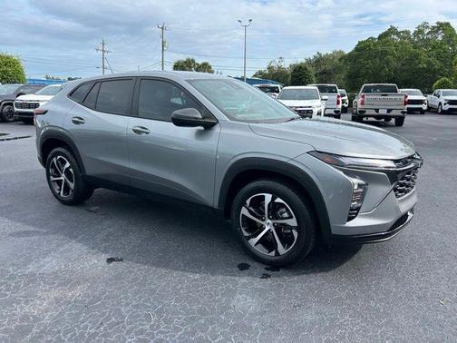 Sterling Gray Metallic 2024 Chevrolet Trax FWD 1RS