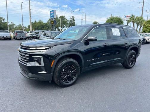 Mosaic Black Metallic 2025 Chevrolet Traverse LT