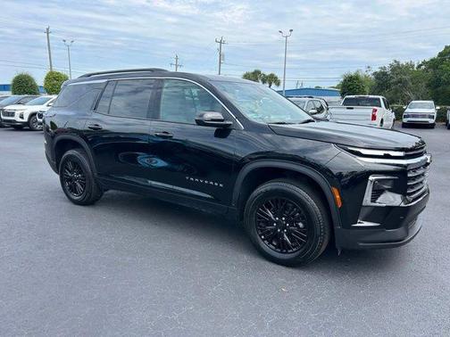 Mosaic Black Metallic 2025 Chevrolet Traverse LT