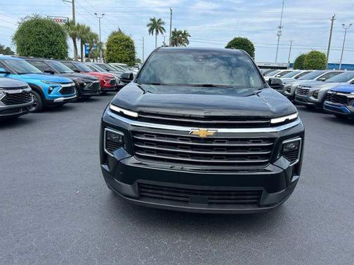 Mosaic Black Metallic 2025 Chevrolet Traverse LT