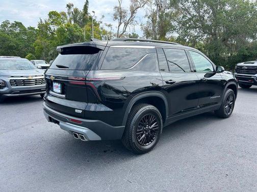 Mosaic Black Metallic 2025 Chevrolet Traverse LT