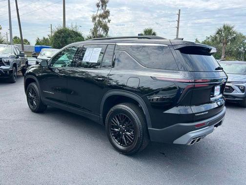 Mosaic Black Metallic 2025 Chevrolet Traverse LT