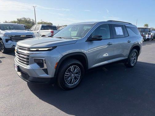 Sterling Gray Metallic 2025 Chevrolet Traverse LT