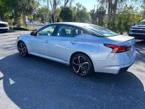 Brilliant Silver Metallic 2023 Nissan Altima SR FWD
