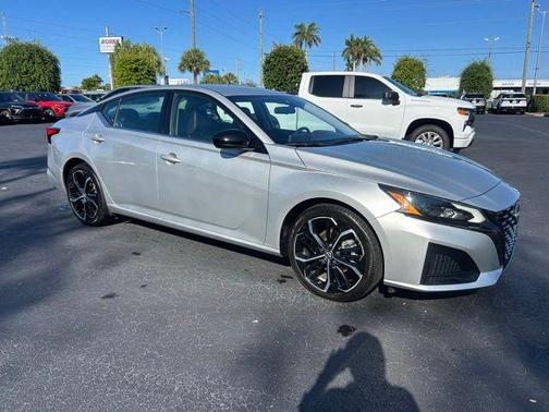 Brilliant Silver Metallic 2023 Nissan Altima SR FWD