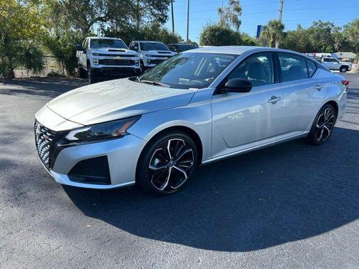 Brilliant Silver Metallic 2023 Nissan Altima SR FWD
