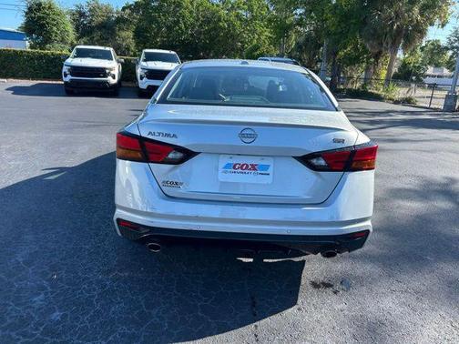 Brilliant Silver Metallic 2023 Nissan Altima SR FWD