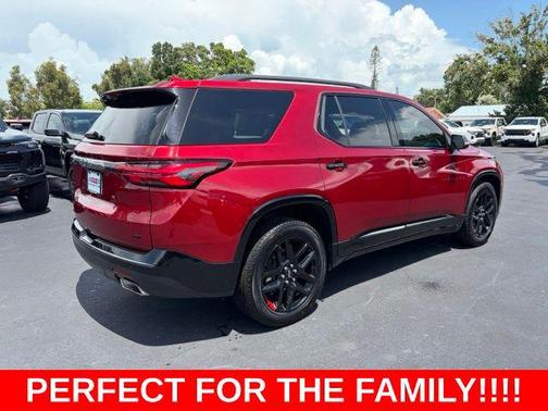 Cherry Red Tintcoat 2022 Chevrolet Traverse Premier