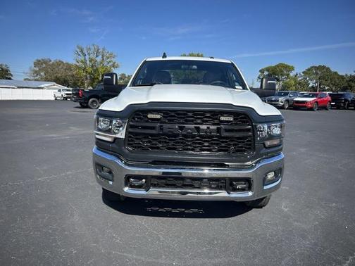 2023 RAM 2500 Tradesman Crew Cab 4x4 8' Box