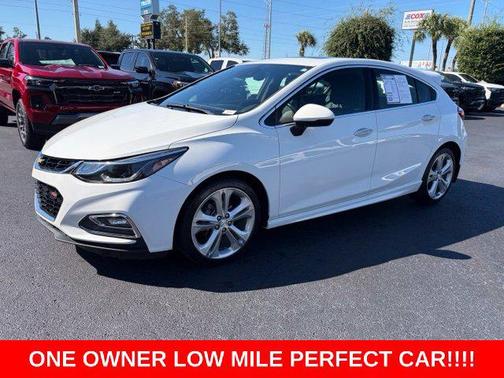 Summit White 2018 Chevrolet Cruze Premier